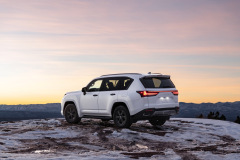 2022_LX_600_Premium_2
