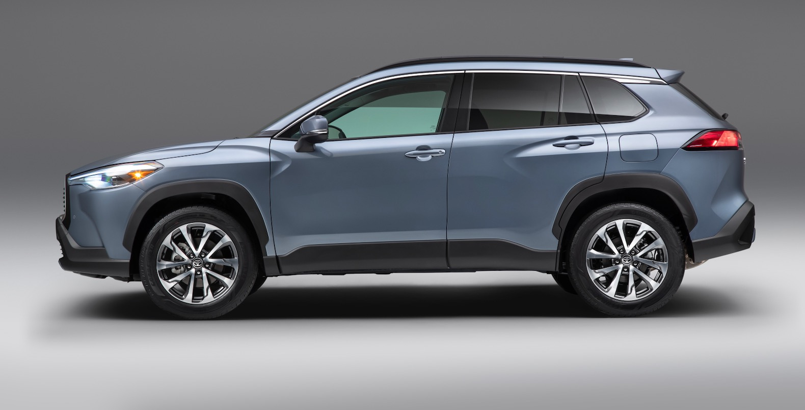 2022_Toyota_Corolla_Cross_Celestite_003