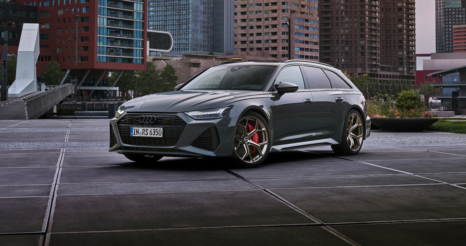 Dynamic power meets expressive design: The Audi RS 6 Avant performance and  RS 7 Sportback performance