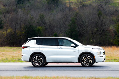 Mitsubishi Outlander PHEV Selects