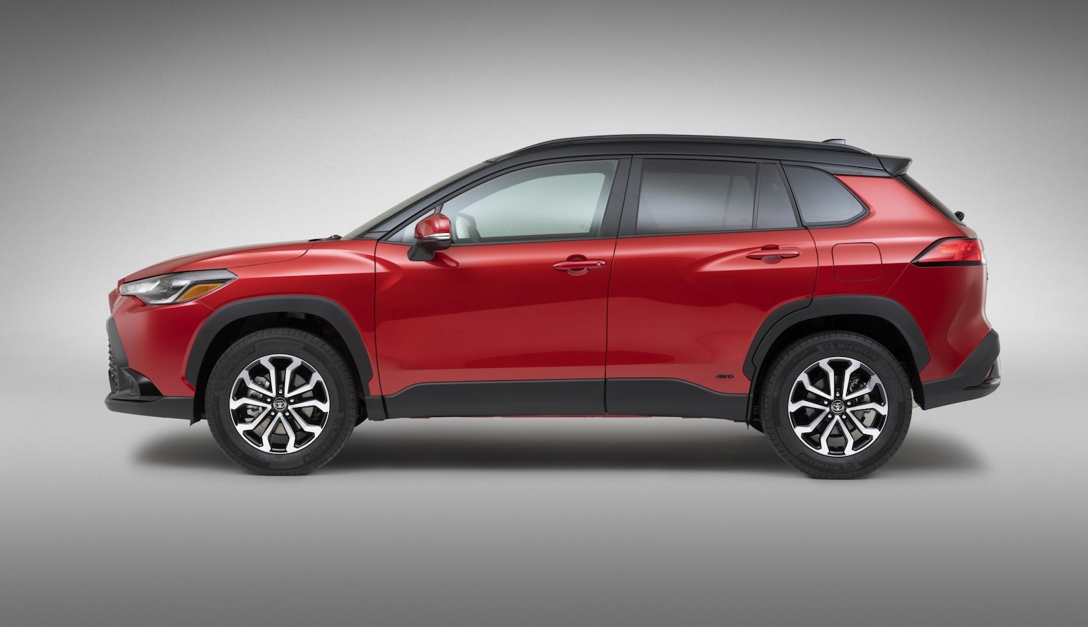 2023_Toyota_Corolla_Cross_Hybrid_SE_003-scaled