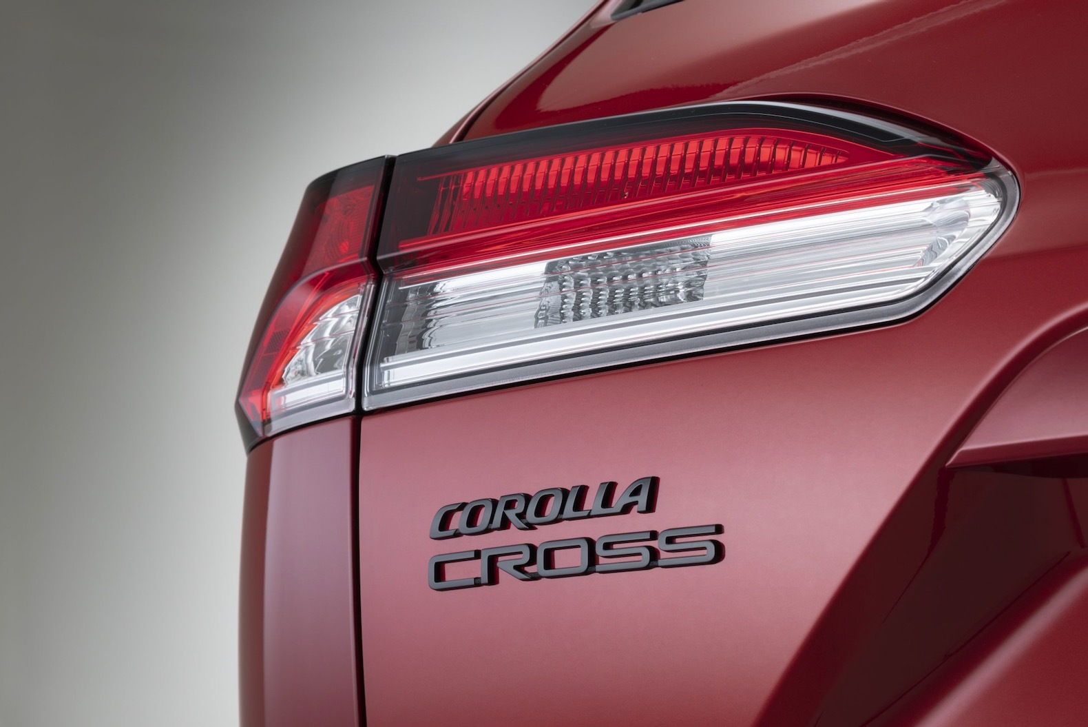2023_Toyota_Corolla_Cross_Hybrid_SE_005-scaled