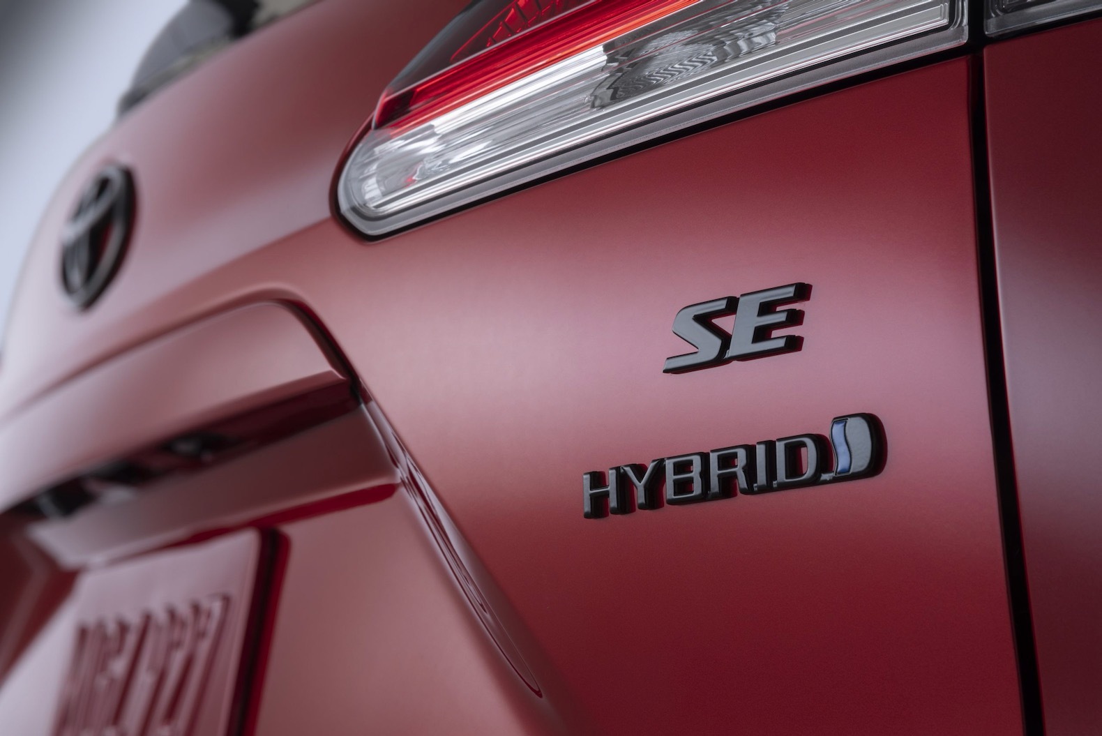 2023_Toyota_Corolla_Cross_Hybrid_SE_006-scaled
