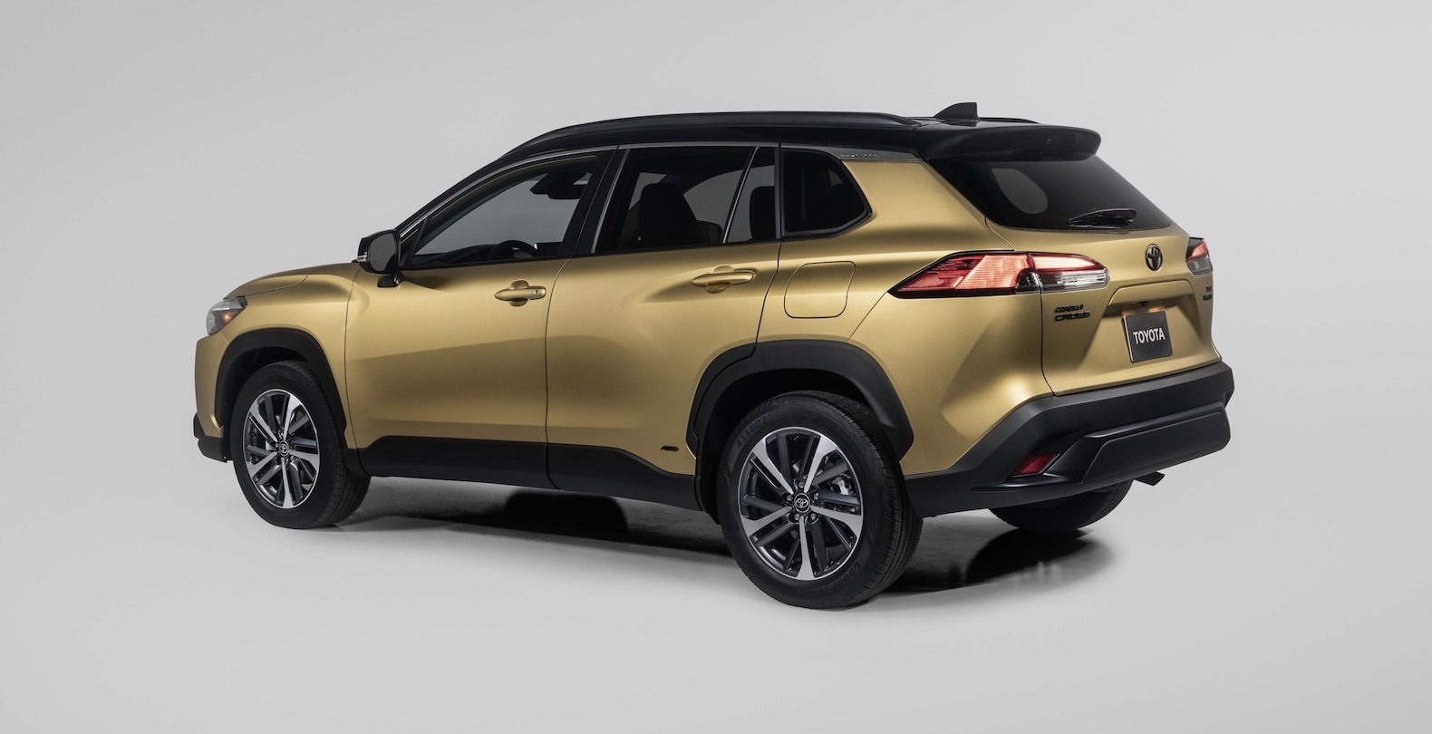 2023_Toyota_Corolla_Cross_Hybrid_XSE_Acidic_Blast_002