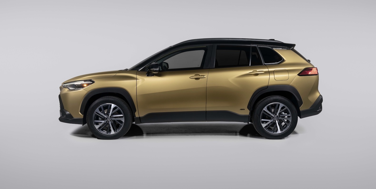 2023_Toyota_Corolla_Cross_Hybrid_XSE_Acidic_Blast_003