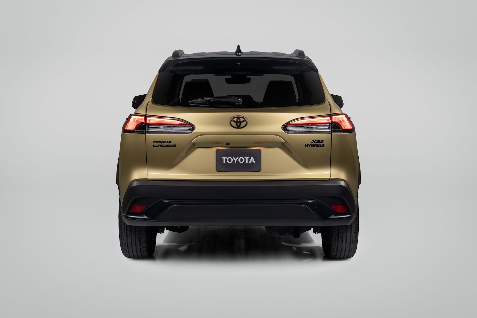 2023_Toyota_Corolla_Cross_Hybrid_XSE_Acidic_Blast_005