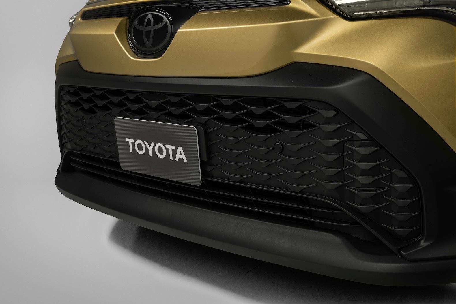 2023_Toyota_Corolla_Cross_Hybrid_XSE_Acidic_Blast_009