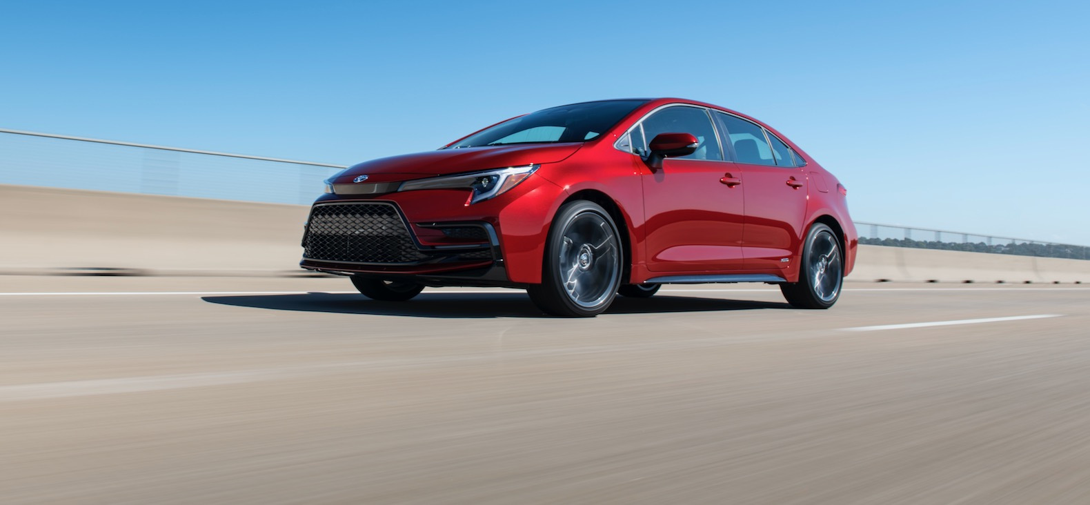 2023_Corolla_Hybrid_SE_RubyFlarePearl_001