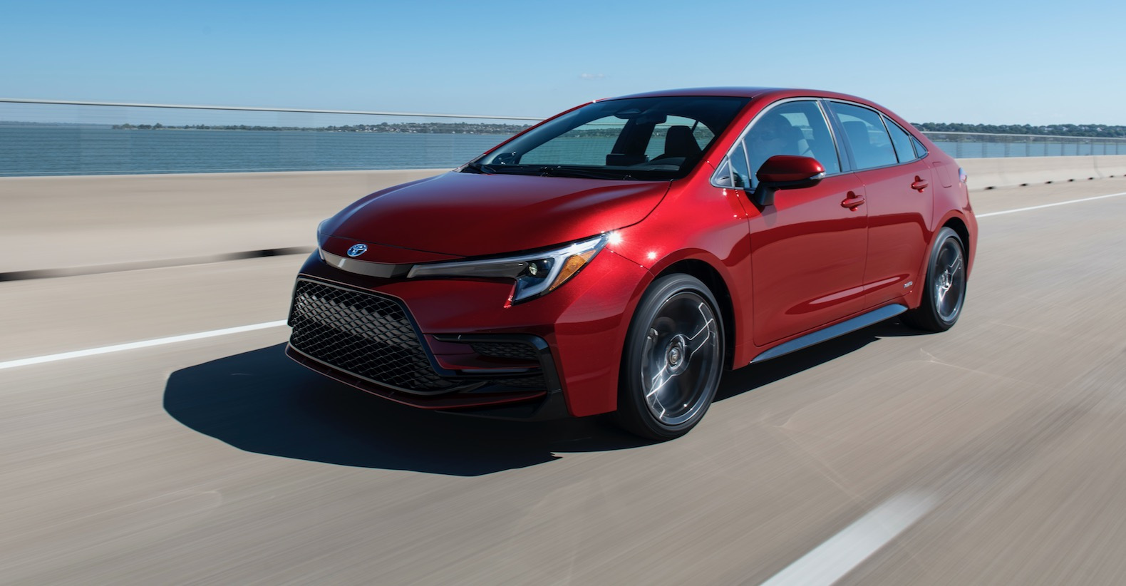 2023_Corolla_Hybrid_SE_RubyFlarePearl_002