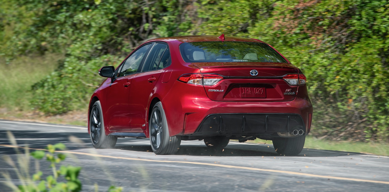2023_Corolla_Hybrid_SE_RubyFlarePearl_007