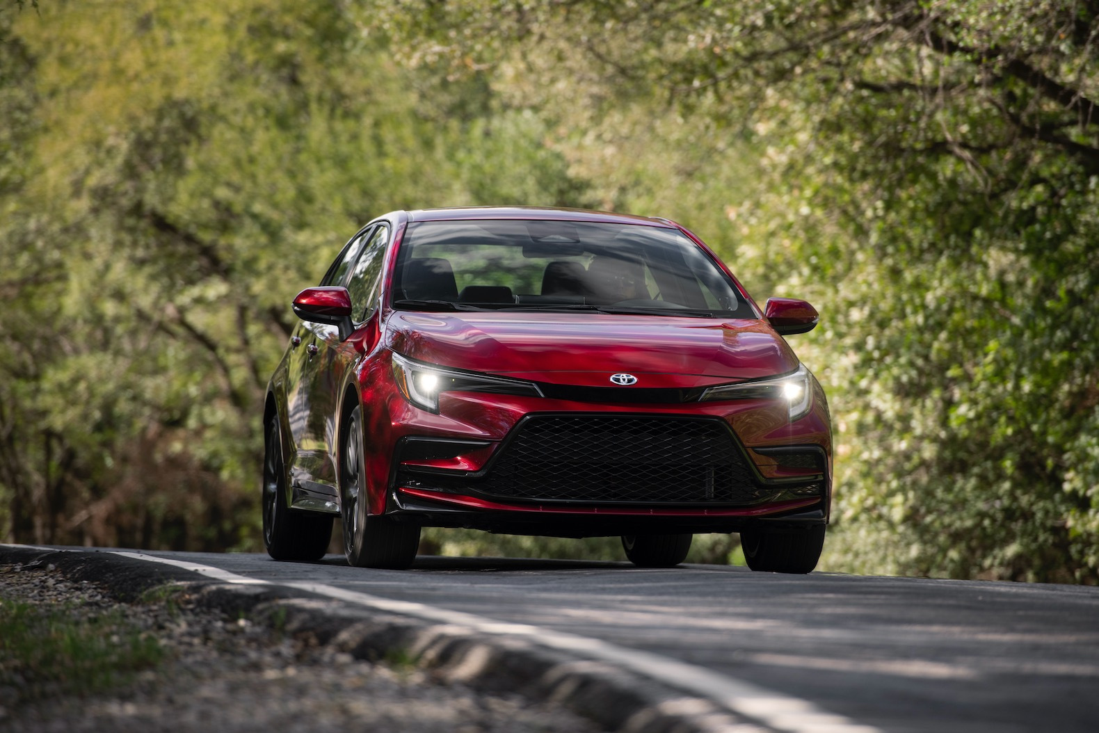 2023_Corolla_Hybrid_SE_RubyFlarePearl_013