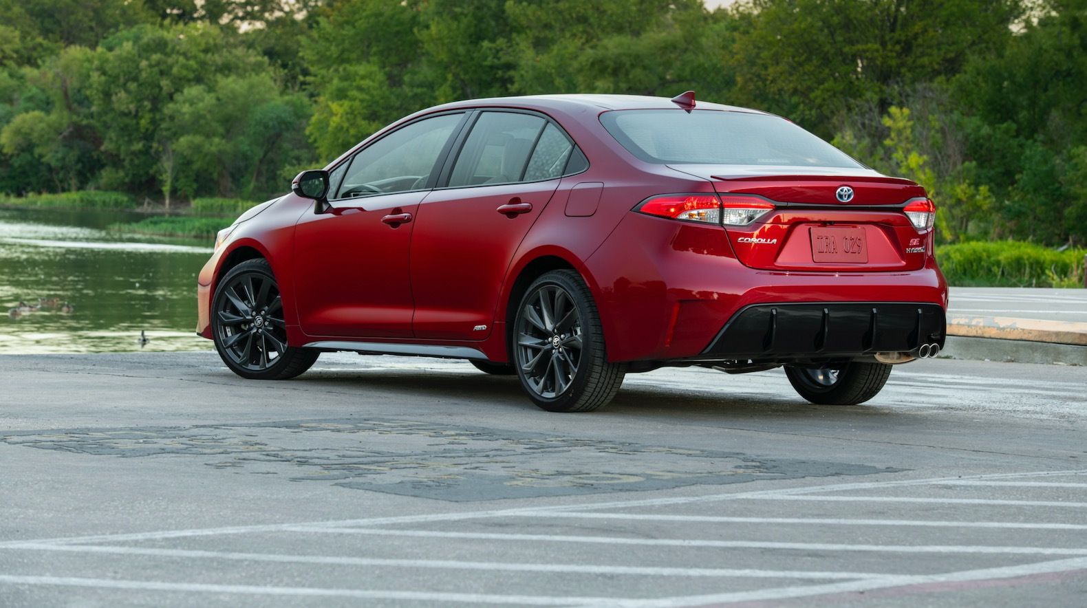 2023_Corolla_Hybrid_SE_RubyFlarePearl_027