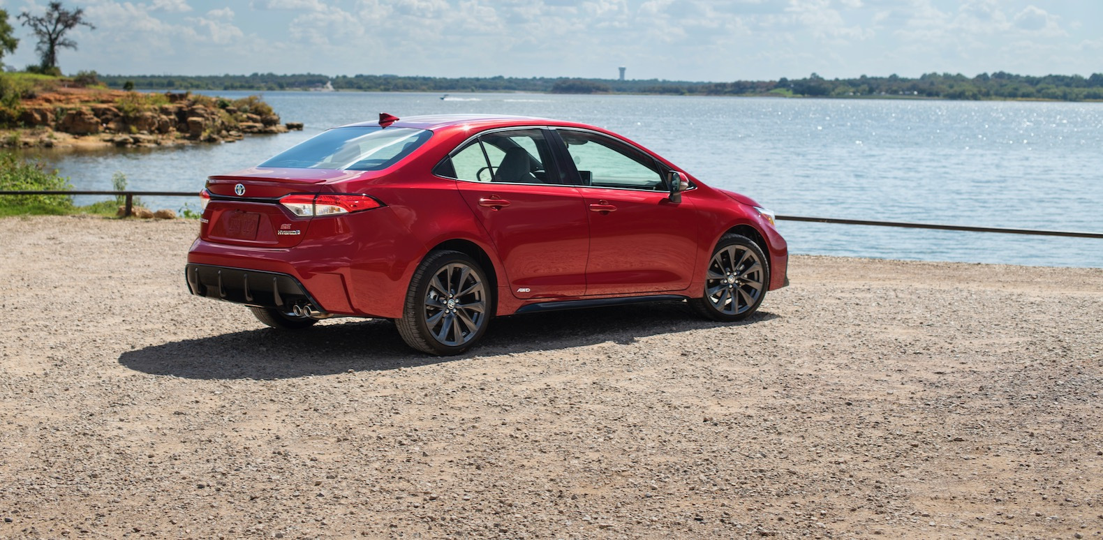 2023_Corolla_Hybrid_SE_RubyFlarePearl_052