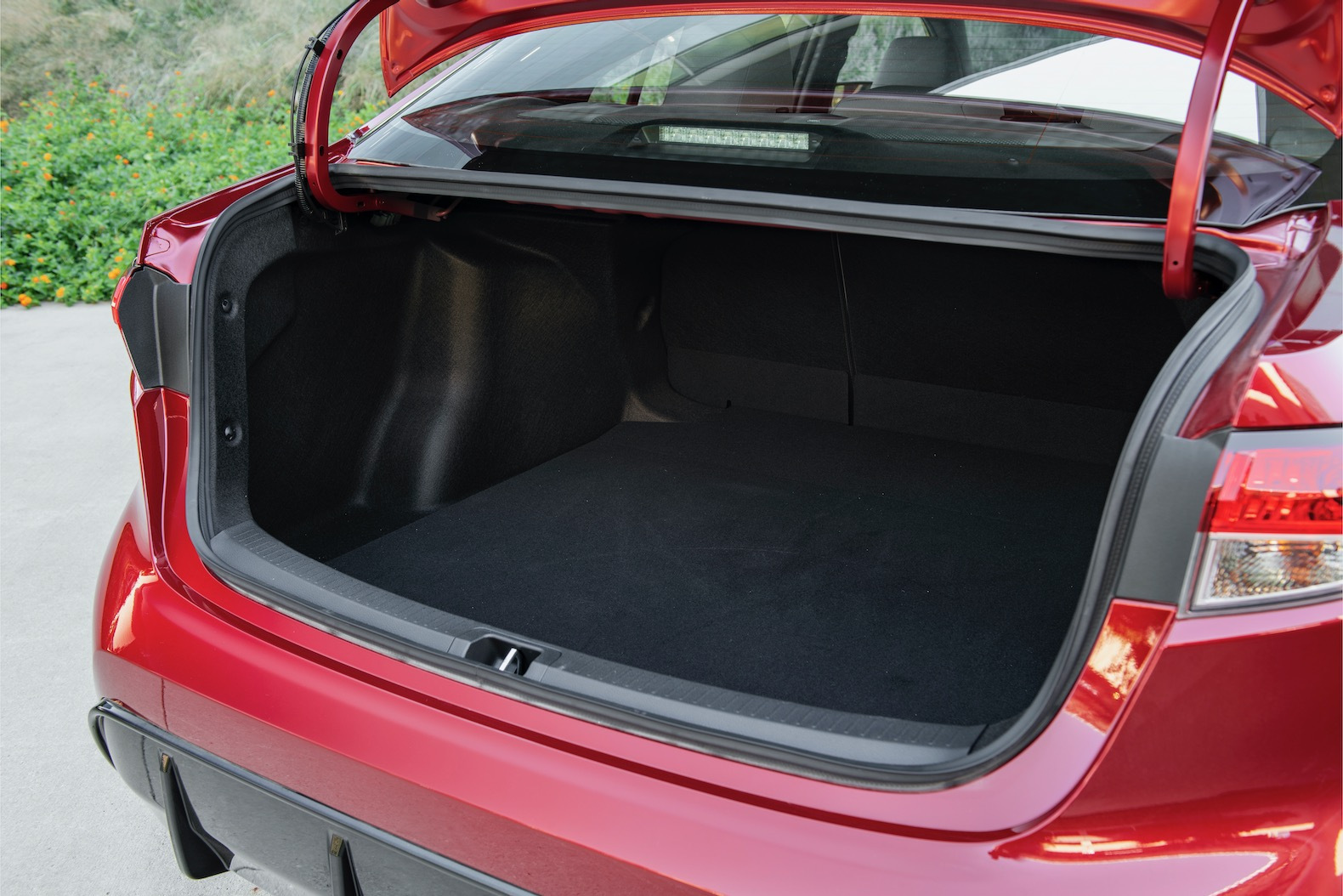 2023_Corolla_Hybrid_SE_RubyFlarePearl_055
