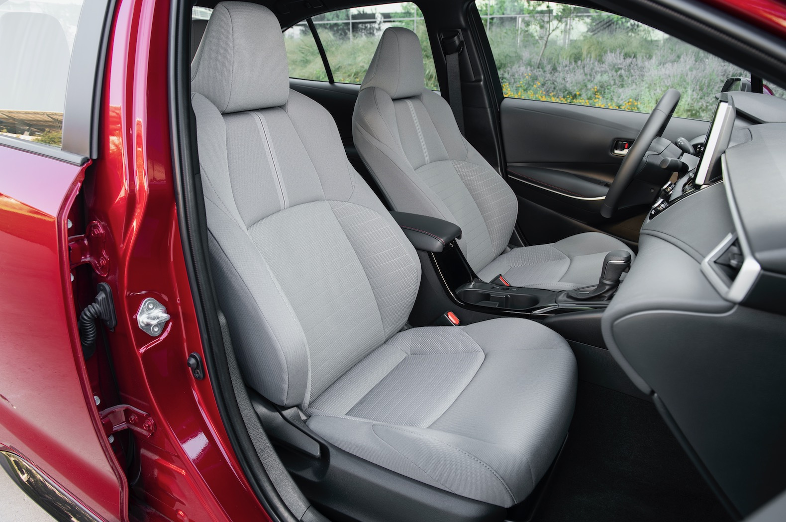 2023_Corolla_Hybrid_SE_RubyFlarePearl_056
