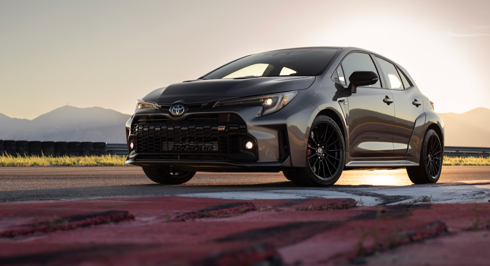 2023_GR_Corolla_Circuit_HeavyMetal_004