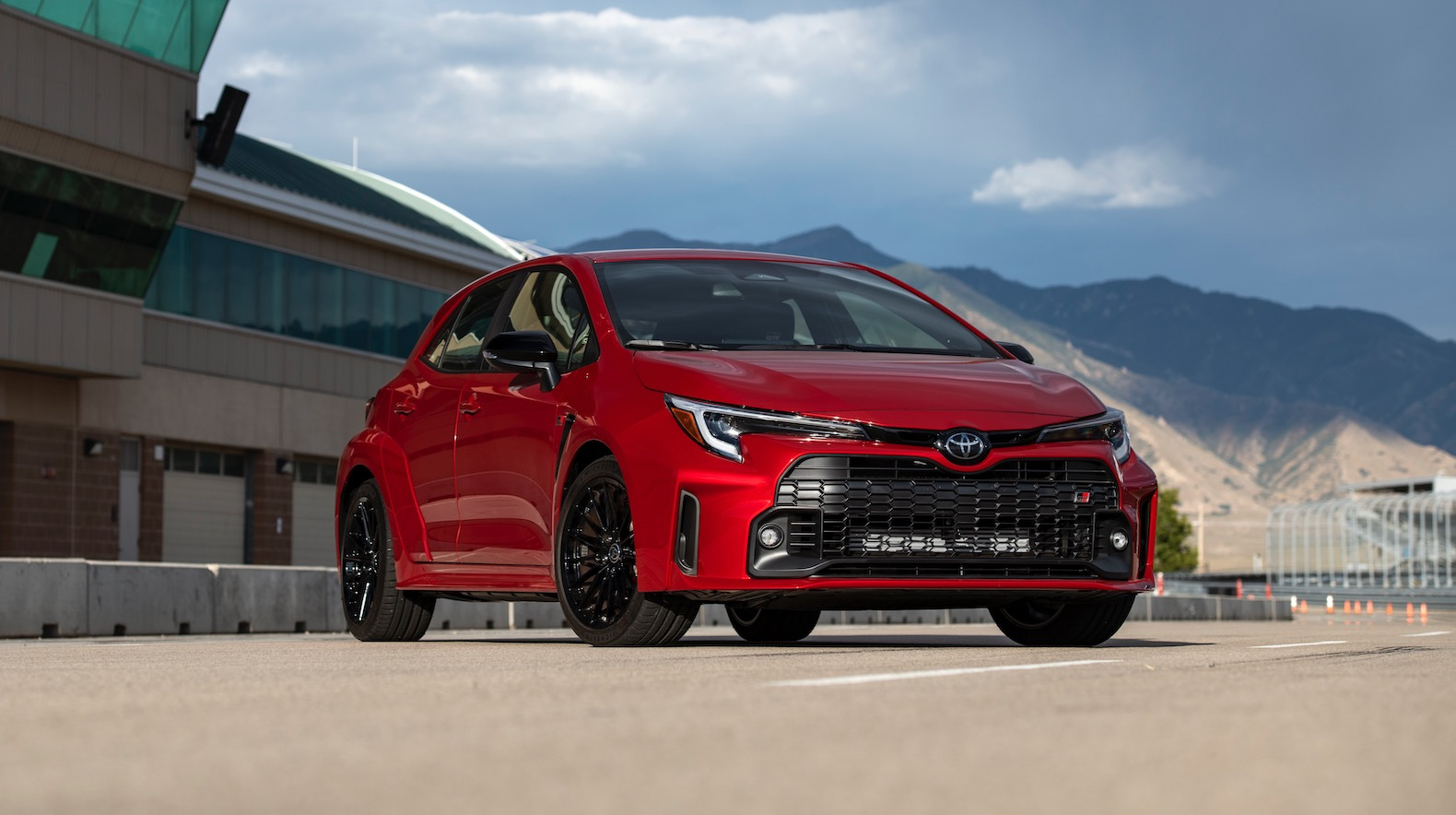 2023_GR_Corolla_Core_SupersonicRed_001