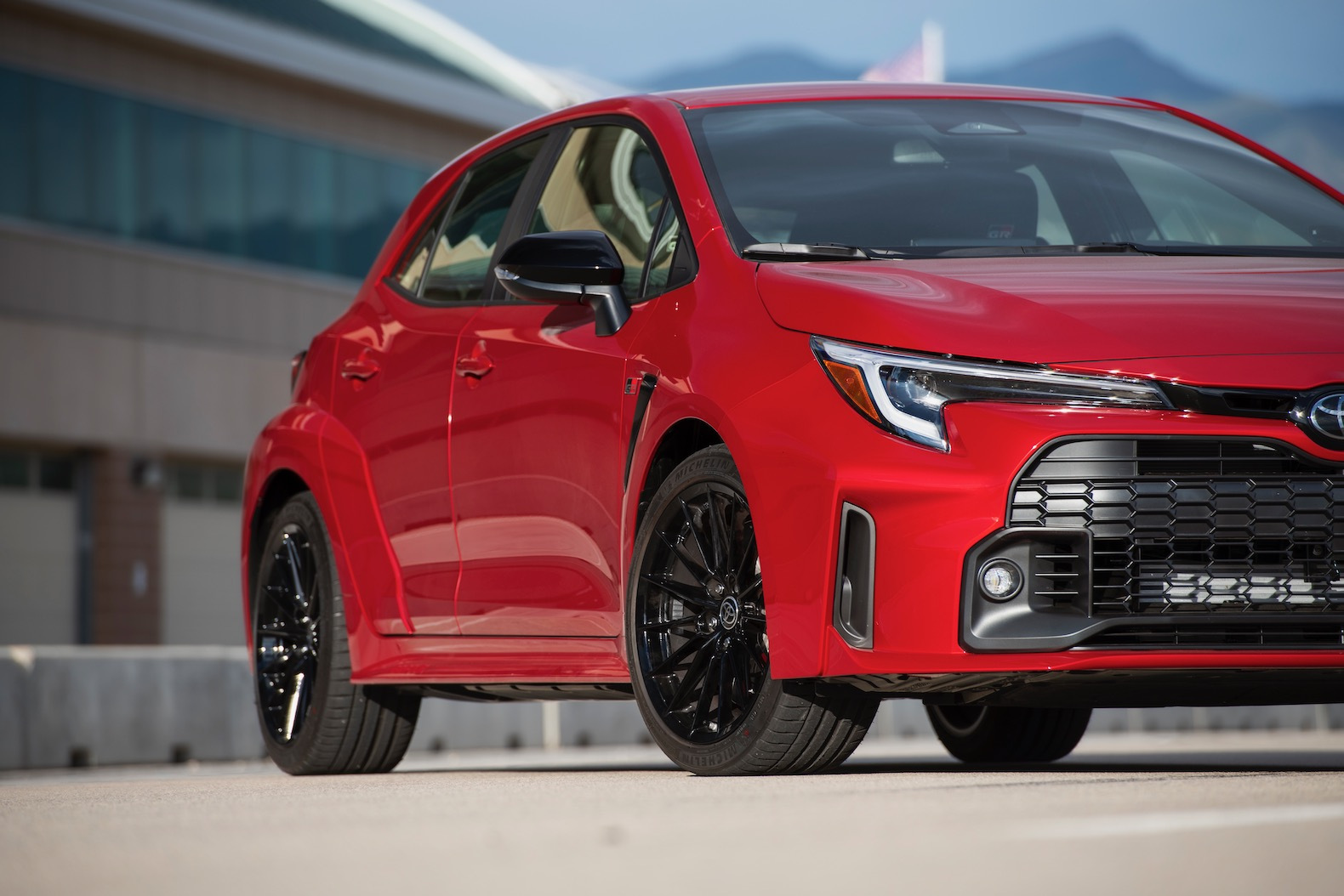 2023_GR_Corolla_Core_SupersonicRed_007