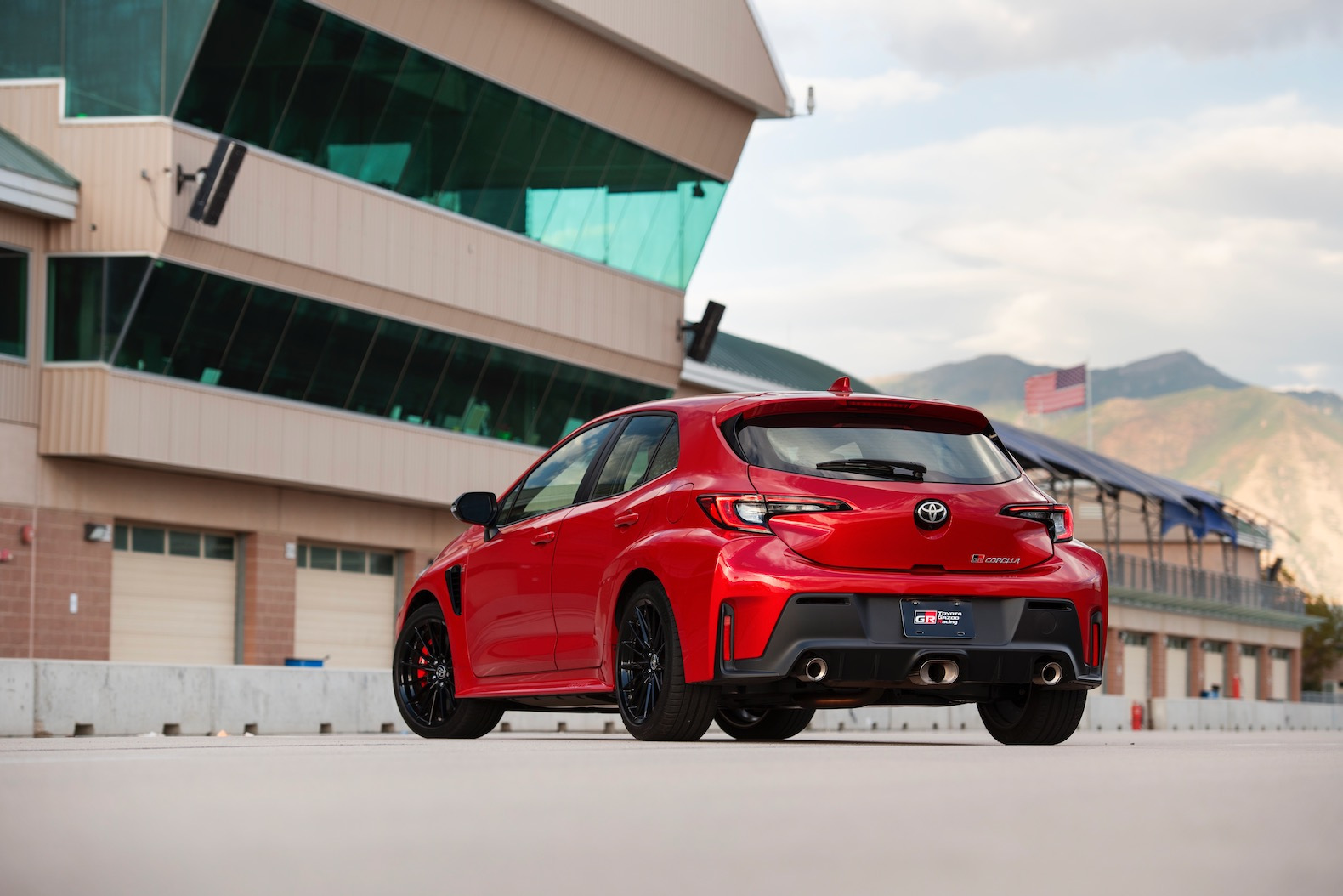 2023_GR_Corolla_Core_SupersonicRed_013