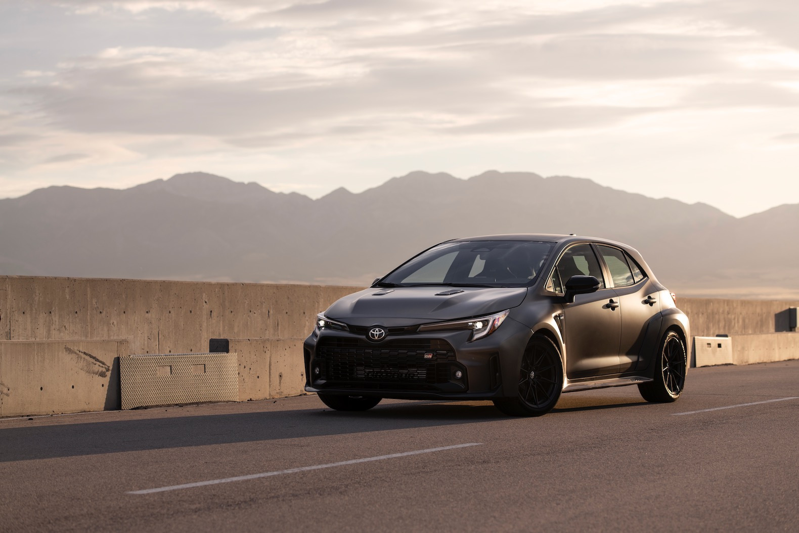2023_GR_Corolla_Morizo_GreyMetallicMatte_004