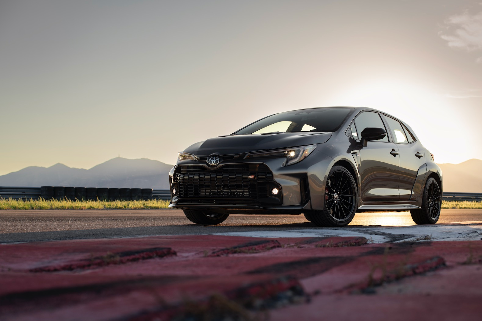 2023_GR_Corolla_Circuit_HeavyMetal_004