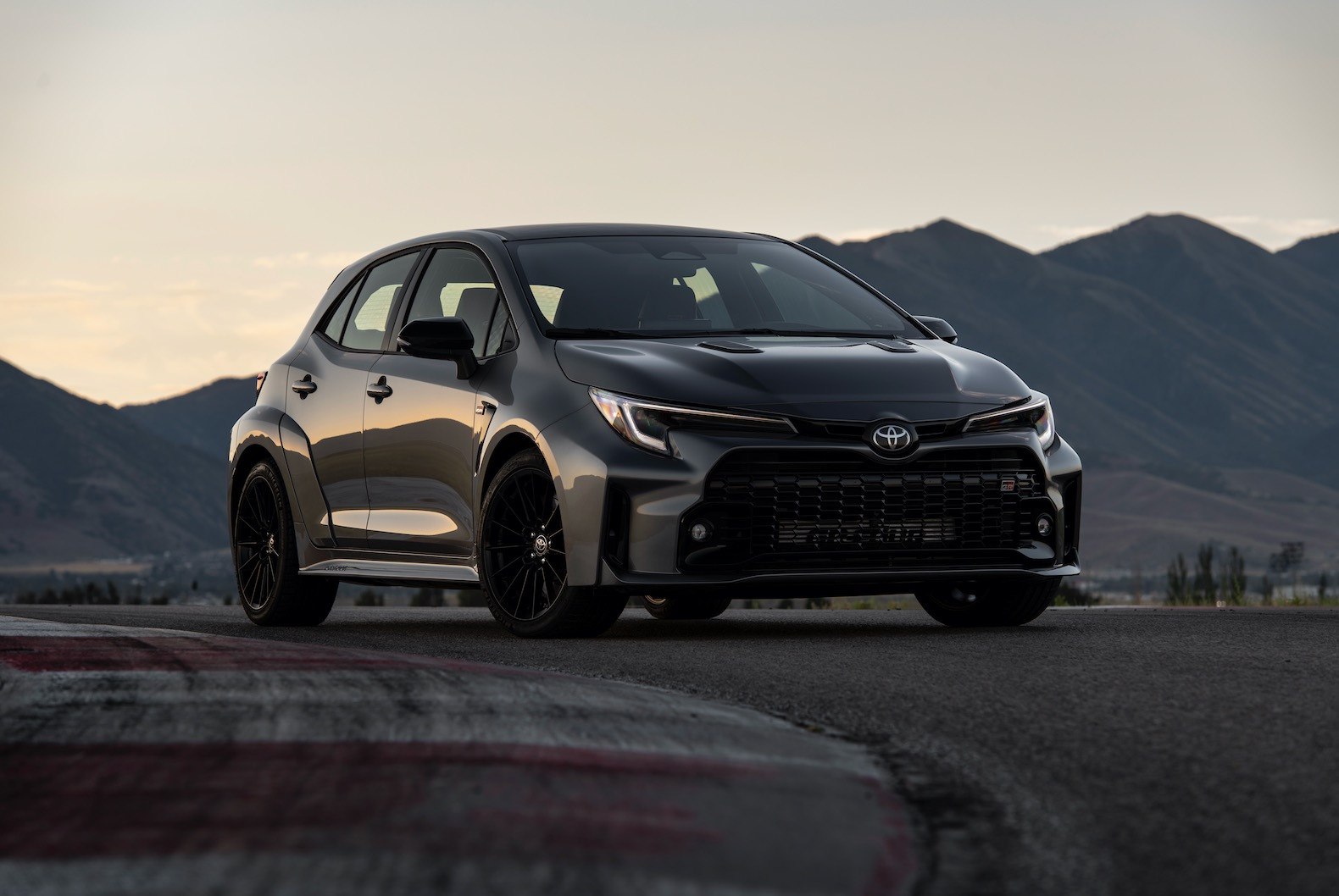 2023_GR_Corolla_Circuit_HeavyMetal_010