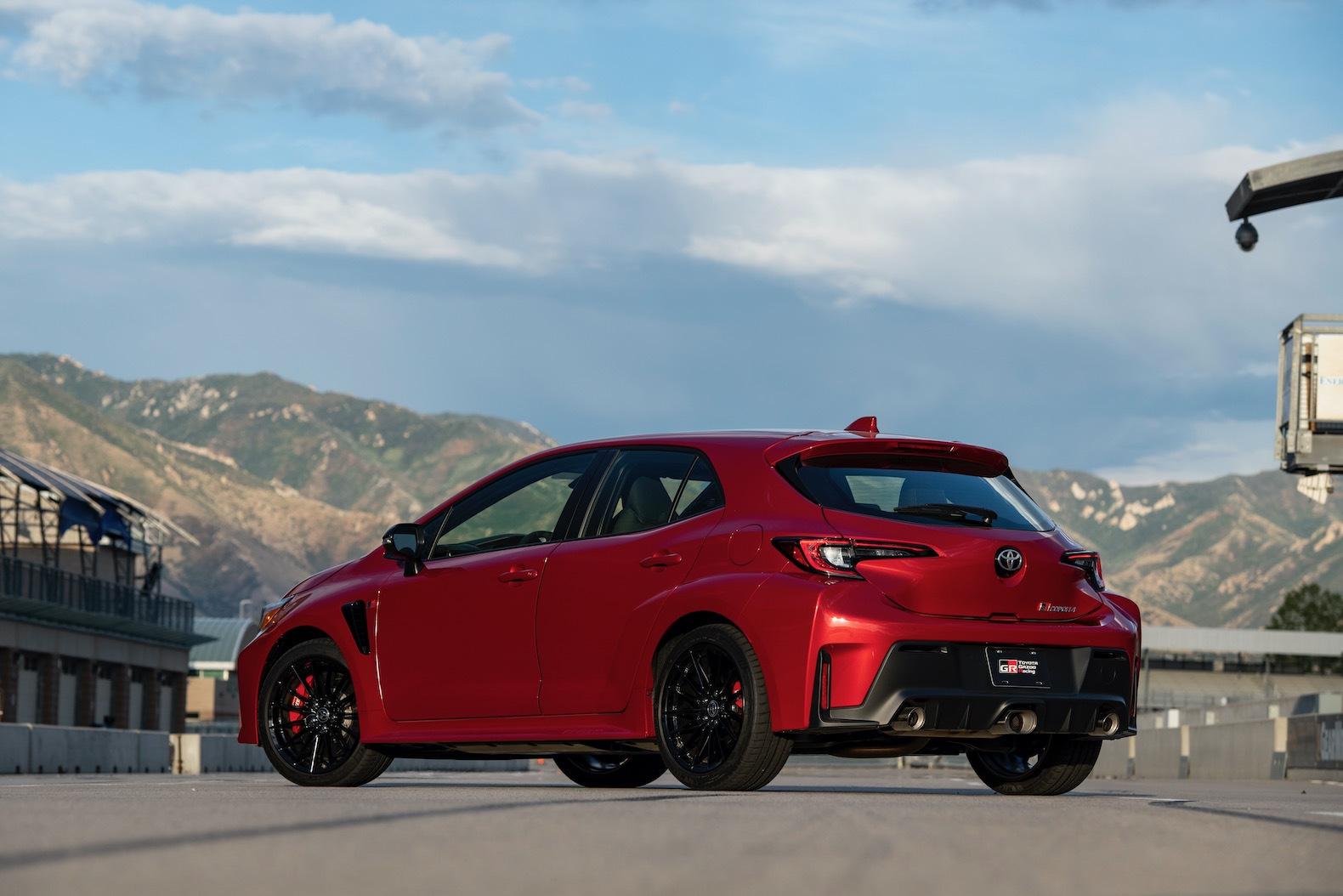 2023_GR_Corolla_Core_SupersonicRed_005