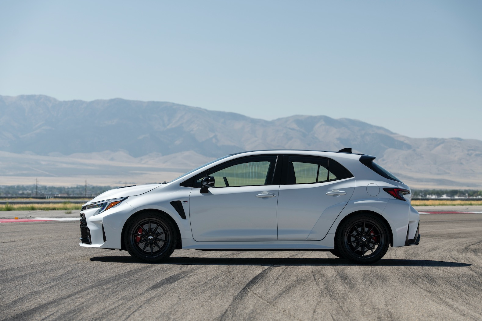 2023_GR_Corolla_Morizo_WindChillPearl_029