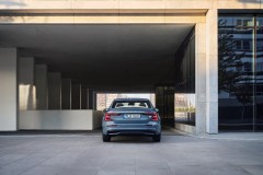 S60 Recharge T8, Thunder Grey