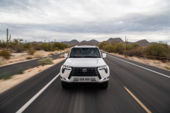 2024_Lexus_GX_Luxury_EminentWhitePearl_02-1