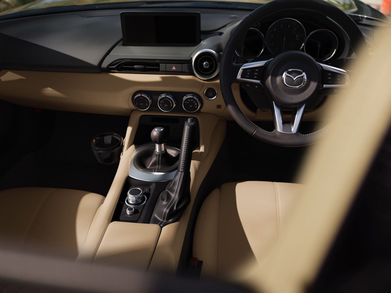 04_2023_roadster_st_s_leather_pkg_v_selection_int_l