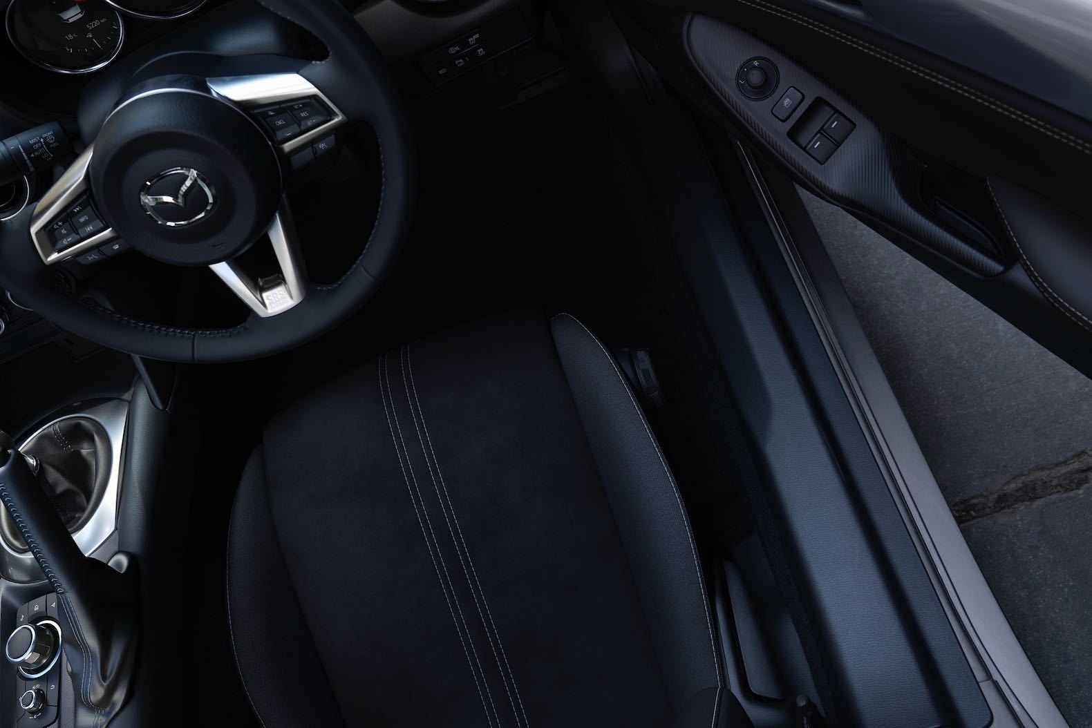 14_2023_roadster_st_s_special_pkg_int_seat_l