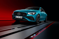 Zahlreiche Updates machen CLA und CLA Shooting Brake von Mercedes-AMG noch begehrenswerter: CLA 35 4MATIC Coupé (vorläufige Werte WLTP: Kraftstoffverbrauch kombiniert 8,5-8,1 l/100 km, CO2-Emissionen kombiniert 193-185 g/km) und CLA 35 4MATIC Shooting Brake (vorläufige Werte WLTP: Kraftstoffverbrauch kombiniert 8,7-8,3 l/100 km, CO2-Emissionen kombiniert 197-189 g/km) sowie die Topmodelle CLA 45 S 4MATIC+ Coupé (vorläufige Werte WLTP: Kraftstoffverbrauch kombiniert 9,0-8,7 l/100 km, CO2-Emissionen kombiniert 205-196 g/km) und CLA 45 S 4MATIC+ Shooting Brake (Kraftstoffverbrauch kombiniert 9,2-8,8 l/100 km, CO2-Emissionen kombiniert 209-201 g/km) // Numerous updates make the CLA and CLA Shooting Brake from Mercedes-AMG even more desirable: CLA 35 4MATIC Coupé (WLTP preliminary values: fuel consumption combined 8.5-8.1 l/100 km; CO2 emissions combined 193-185 g/km)[1] and CLA 35 4MATIC Shooting Brake (WLTP preliminary values: fuel consumption combined 8.7-8.3 l/100 km; CO2 emissions combined 197-189 g/km) and the two top models CLA 45 S 4MATIC+ Coupé (WLTP preliminary values: fuel consumption combined 9.0-8.7 l/100 km; CO2 emissions combined 205-196 g/km) and CLA 45 S 4MATIC+ Shooting Brake (fuel consumption combined 9.2-8.8 l/100 km; CO2 emissions combined 209-201 g/km)*
 
*Angaben zu Kraftstoffverbrauch und CO2-Emissionen sind vorläufig und wurden intern nach Maßgabe der Zertifizierungsmethode „WLTP-Prüfverfahren“ ermittelt. Es liegen bislang weder bestätigte Werte von einer amtlich anerkannten Prüforganisation noch eine EG-Typgenehmigung noch eine Konformitätsbescheinigung mit amtlichen Werten vor. Abweichungen zwischen den Angaben und den amtlichen Werten sind möglich.// Data on fuel consumption and CO2 emissions are provisional and have been determined internally in accordance with the ”WLTP test procedure” certification method. To date, there are neither confirmed values from an officially recognised testing organisation nor an EC type approval nor a certificate of conformity with official values. Differences between the stated figures and the official figures are possible.