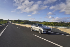 BMW_i5_M60xDrive_Frozen-Pure-Grey-metallic_002