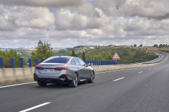 BMW_i5_M60xDrive_Frozen-Pure-Grey-metallic_016