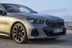 BMW_i5_M60xDrive_Frozen-Pure-Grey-metallic_048