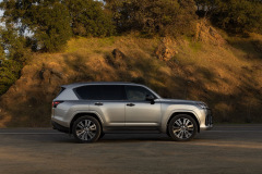 2025_Lexus_LX_700h_Luxury_AtomicSilver_004