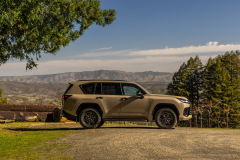 2025_Lexus_LX_700h_Overtrail_Earth_013