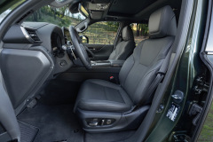 2025_Lexus_LX_700h_Overtrail_NoriGreenPearl_011