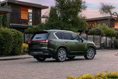 2025_Lexus_LX_700h_UltraLuxury_NoriGreenPearl_007