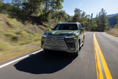 2025_Lexus_LX_700h_UltraLuxury_NoriGreenPearl_013