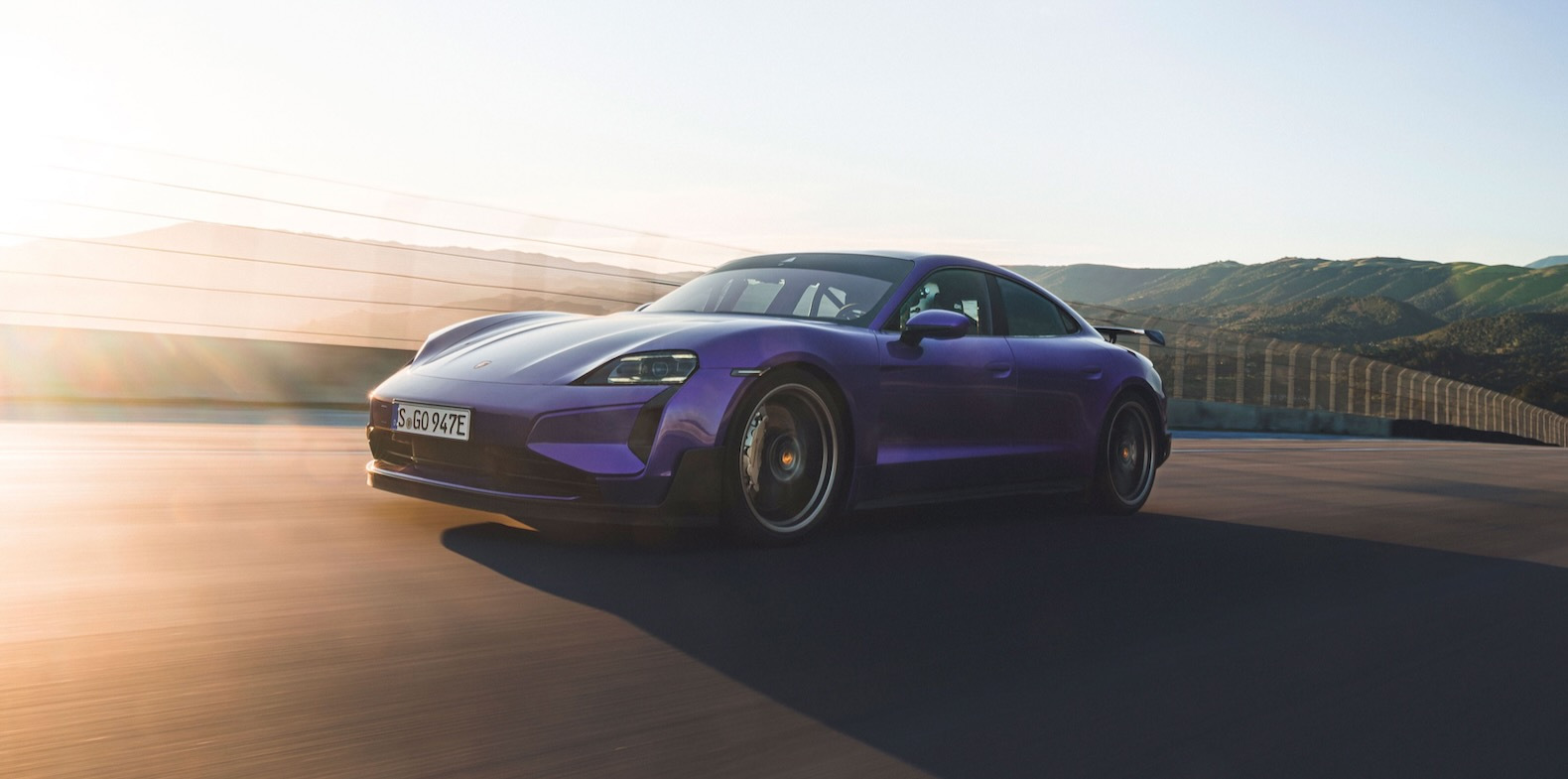 Sky_Purple_Metallic_Taycan_Turbo_GT_A1_00997_006