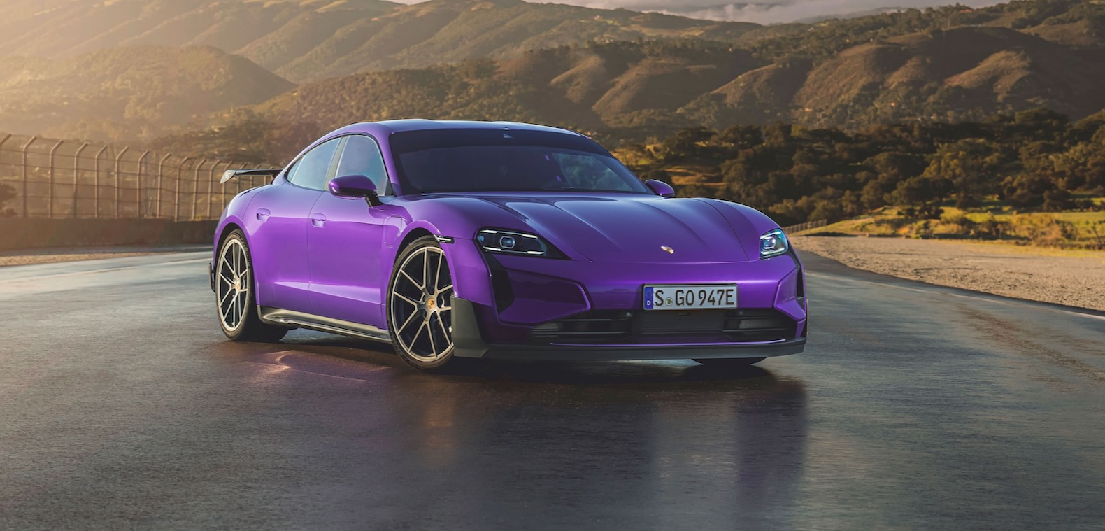 Sky_Purple_Metallic_Taycan_Turbo_GT_A1_04320A_045