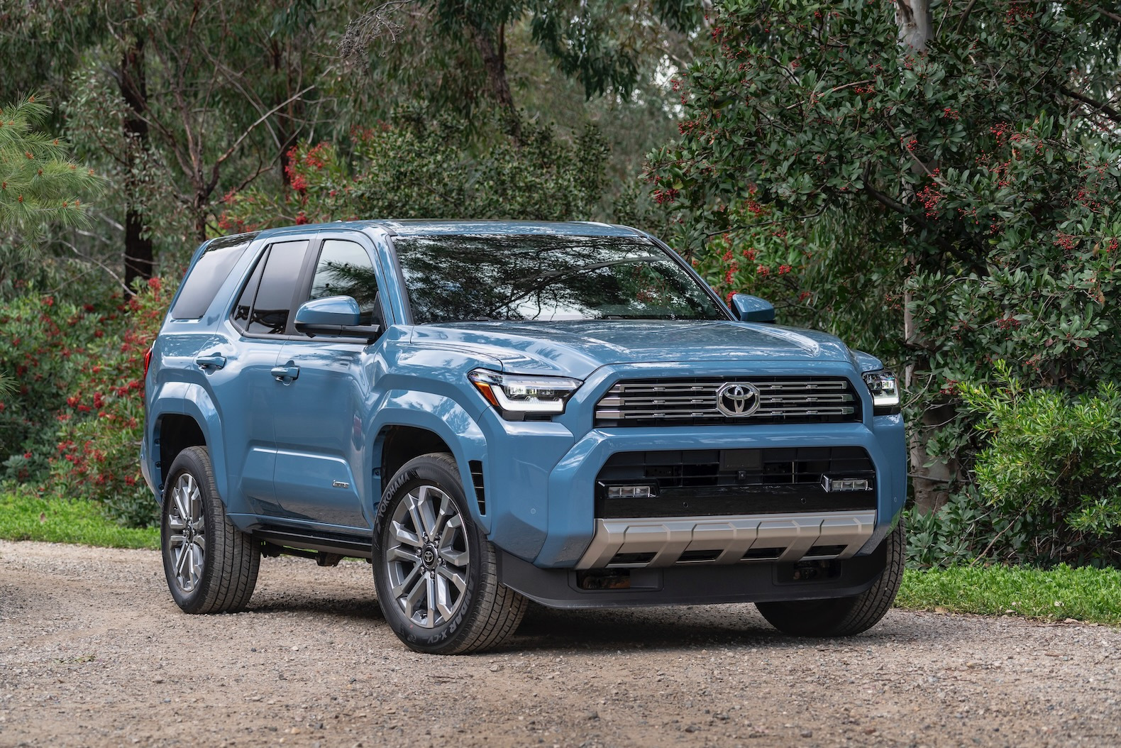 2025_Toyota_4Runner_Limited_HeritageBlue_002