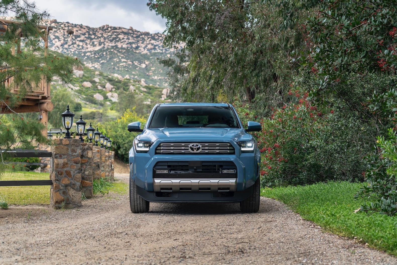 2025_Toyota_4Runner_Limited_HeritageBlue_010