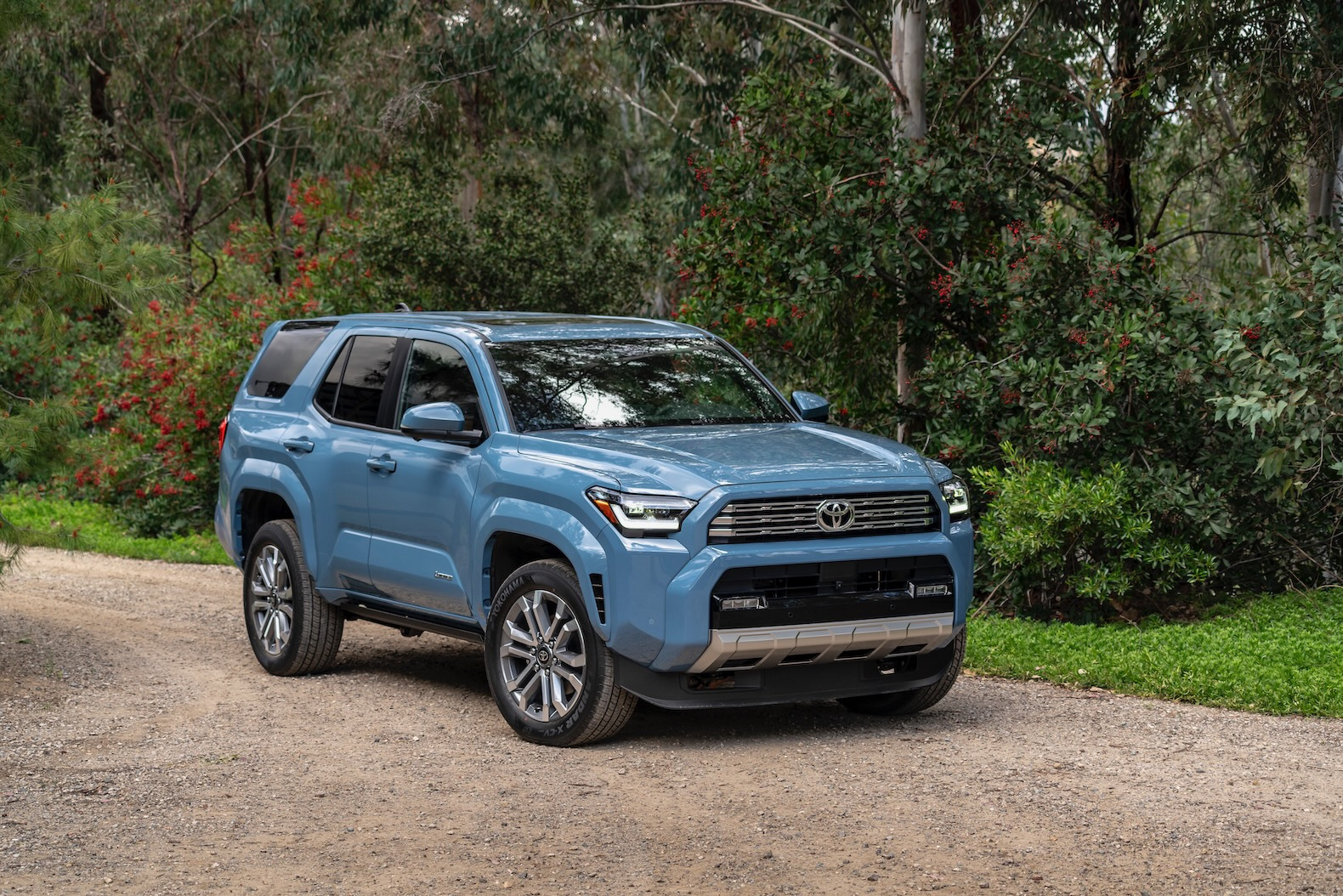 2025_Toyota_4Runner_Limited_HeritageBlue_014