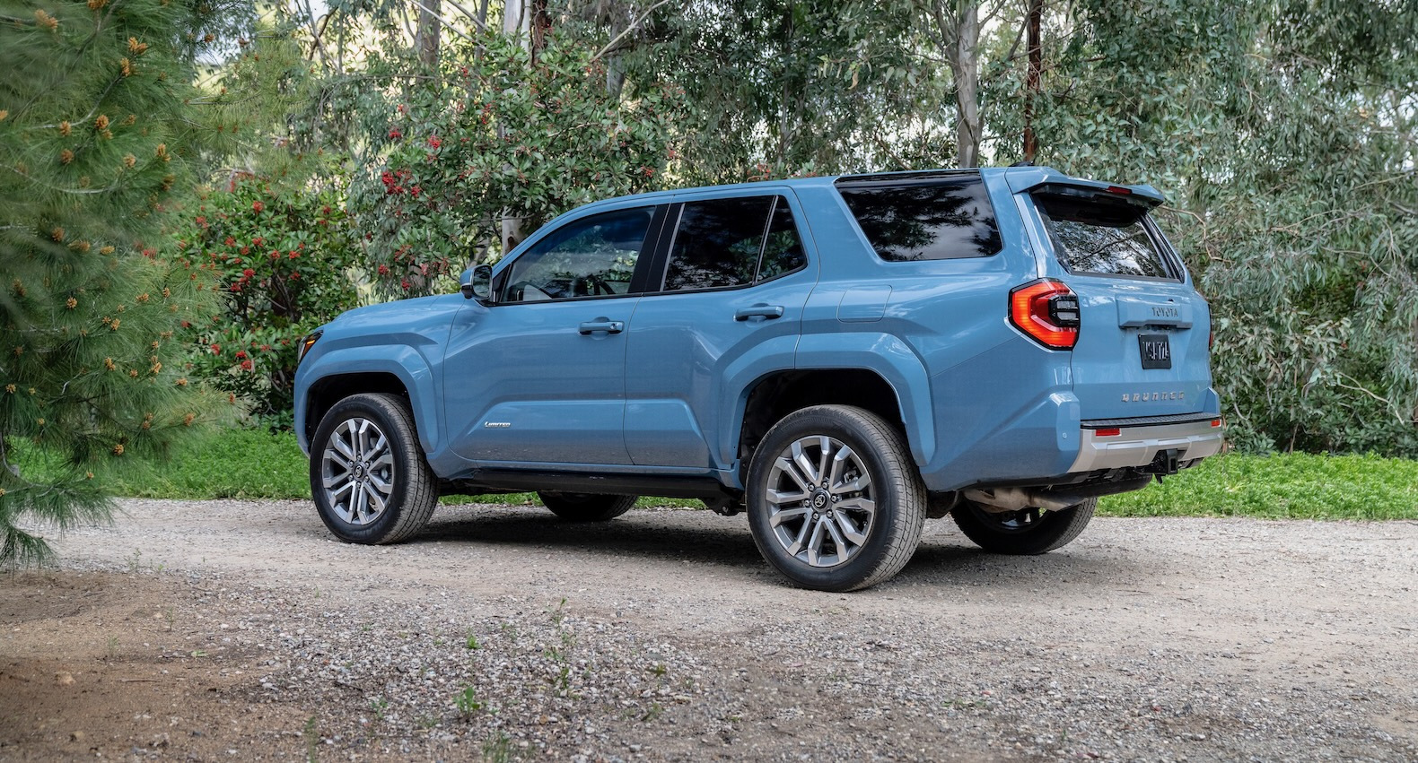 2025_Toyota_4Runner_Limited_HeritageBlue_037