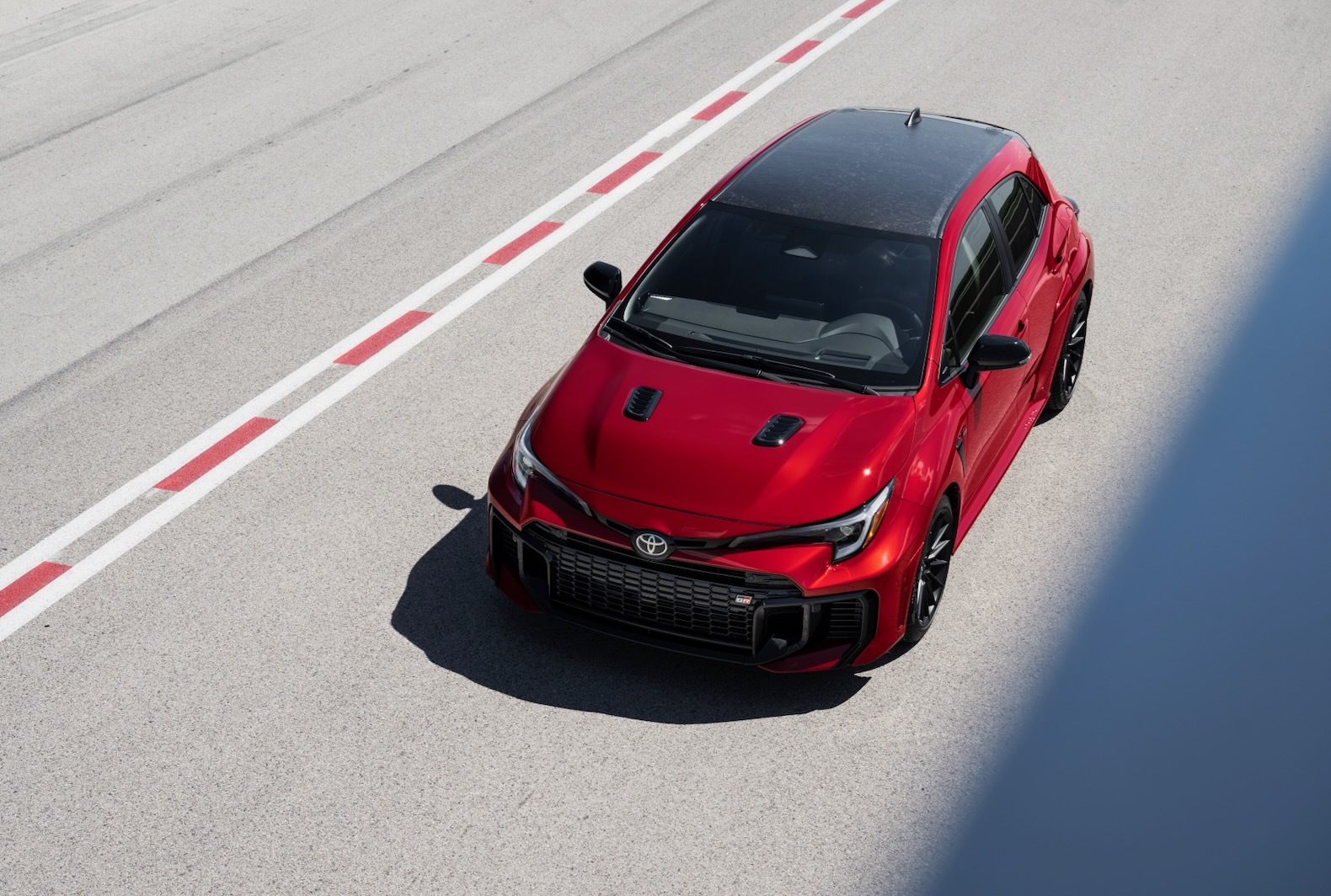 2025_Toyota_GR-Corolla_Premium-Plus_AT_SupersonicRed_002