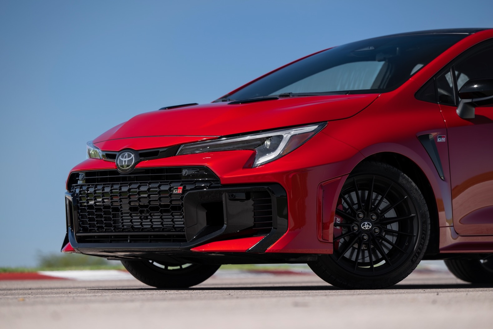 2025_Toyota_GR-Corolla_Premium-Plus_AT_SupersonicRed_013