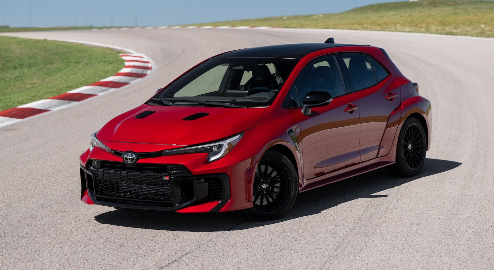 2025_Toyota_GR-Corolla_Premium-Plus_AT_SupersonicRed_014